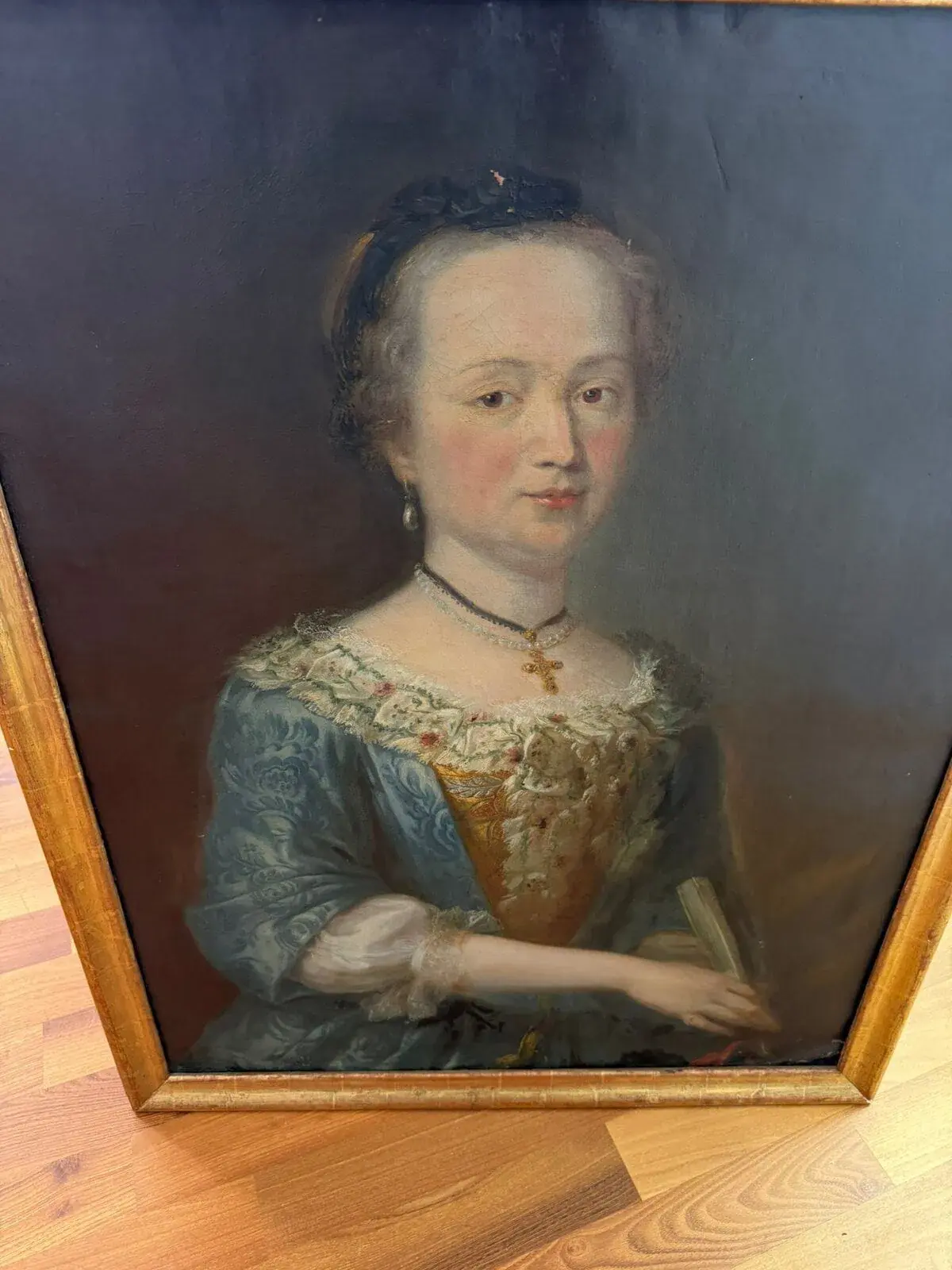 Portrait ancien d'une femme en robe bleue