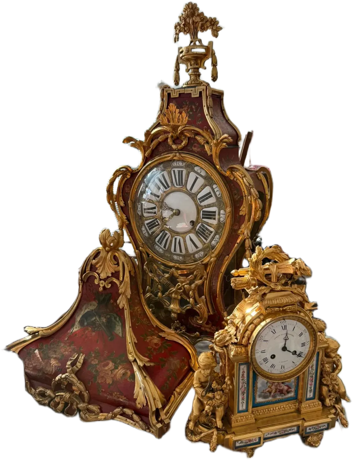 Pendules anciennes dorées style rococo avec chiffres romains