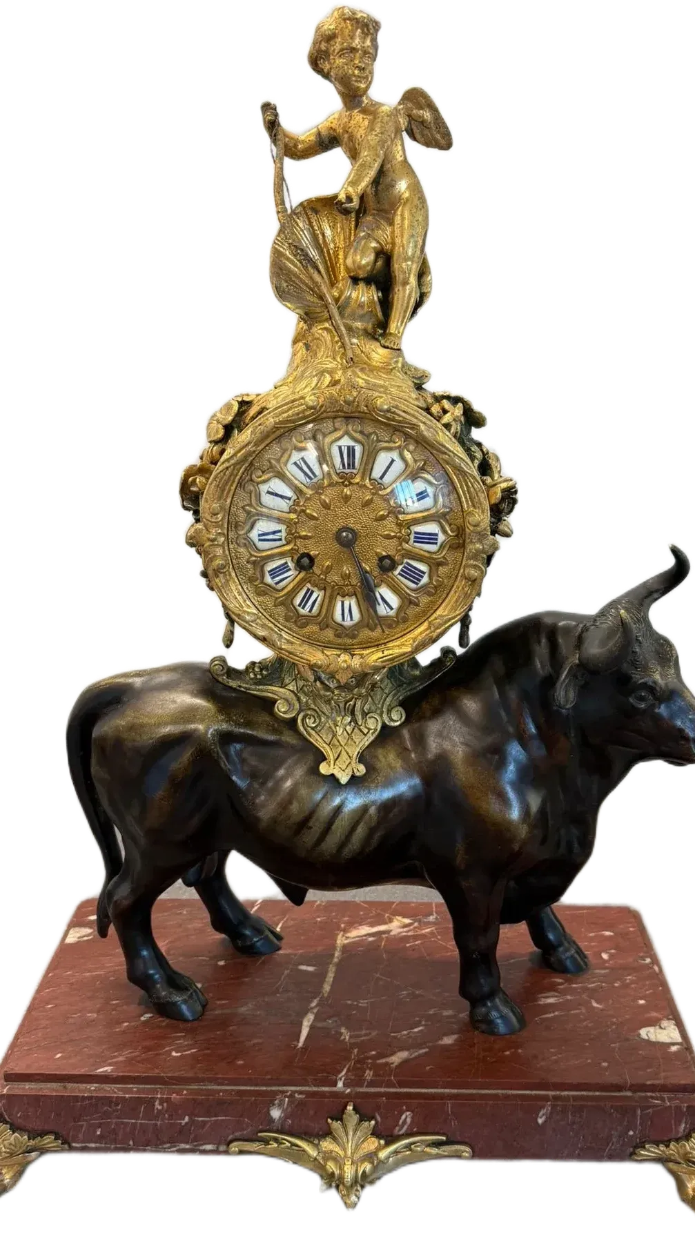 Pendule ancienne en bronze avec taureau sculpté