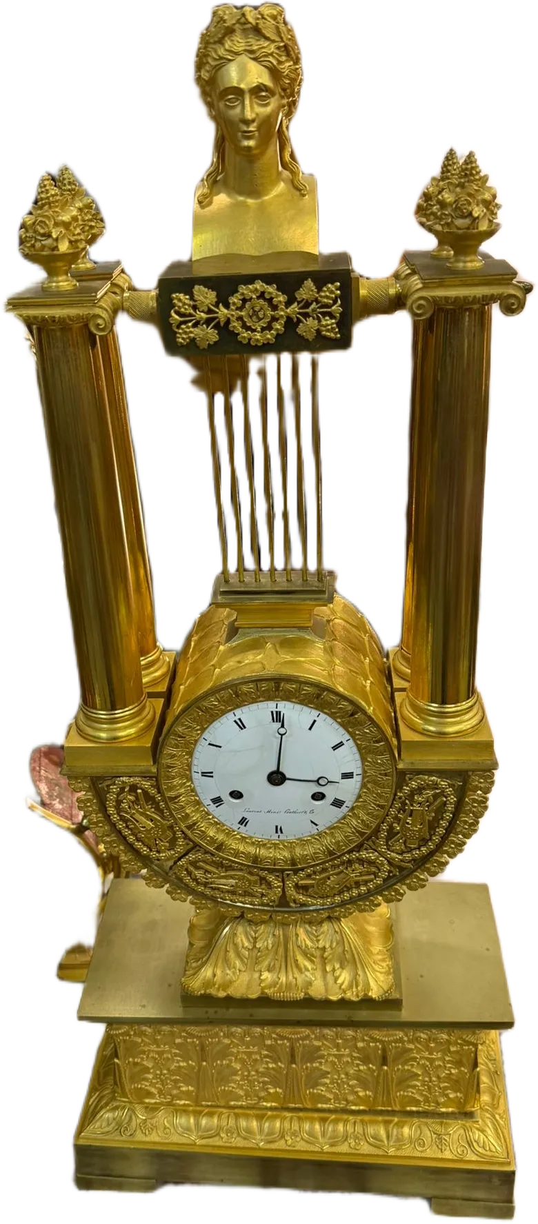 Pendule ancienne dorée style néoclassique à colonnes